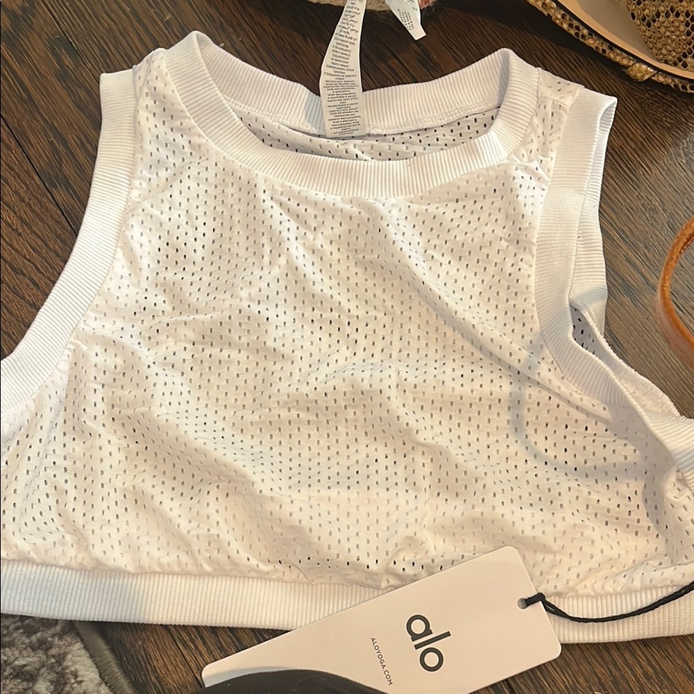 ALO Yoga White Sleeveless Crop Tank Top